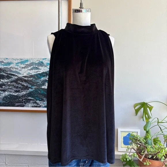 LOFT Black Sleeveless Muscle Tee - Picture 2 of 8